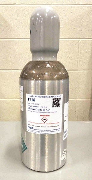 SRM 1718  空氣中的一氧化二氮(公稱量-物質分數為1毫微升/摩爾)標準品